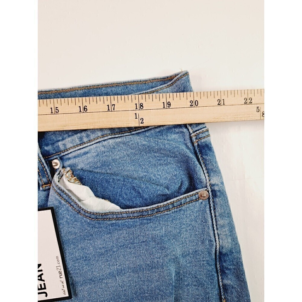 Rue 21+ Women's Distressed Cropped Mom Jeans Medium Wash Size 22 - Picture 4 of 6